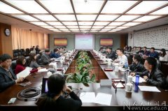 靳诺书记为学生党支部书记培训班讲党课