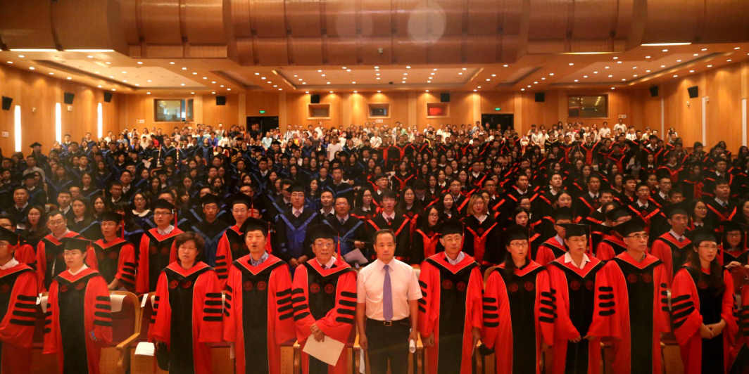 人大杏盛2016年学位授予仪式暨毕业典礼举行