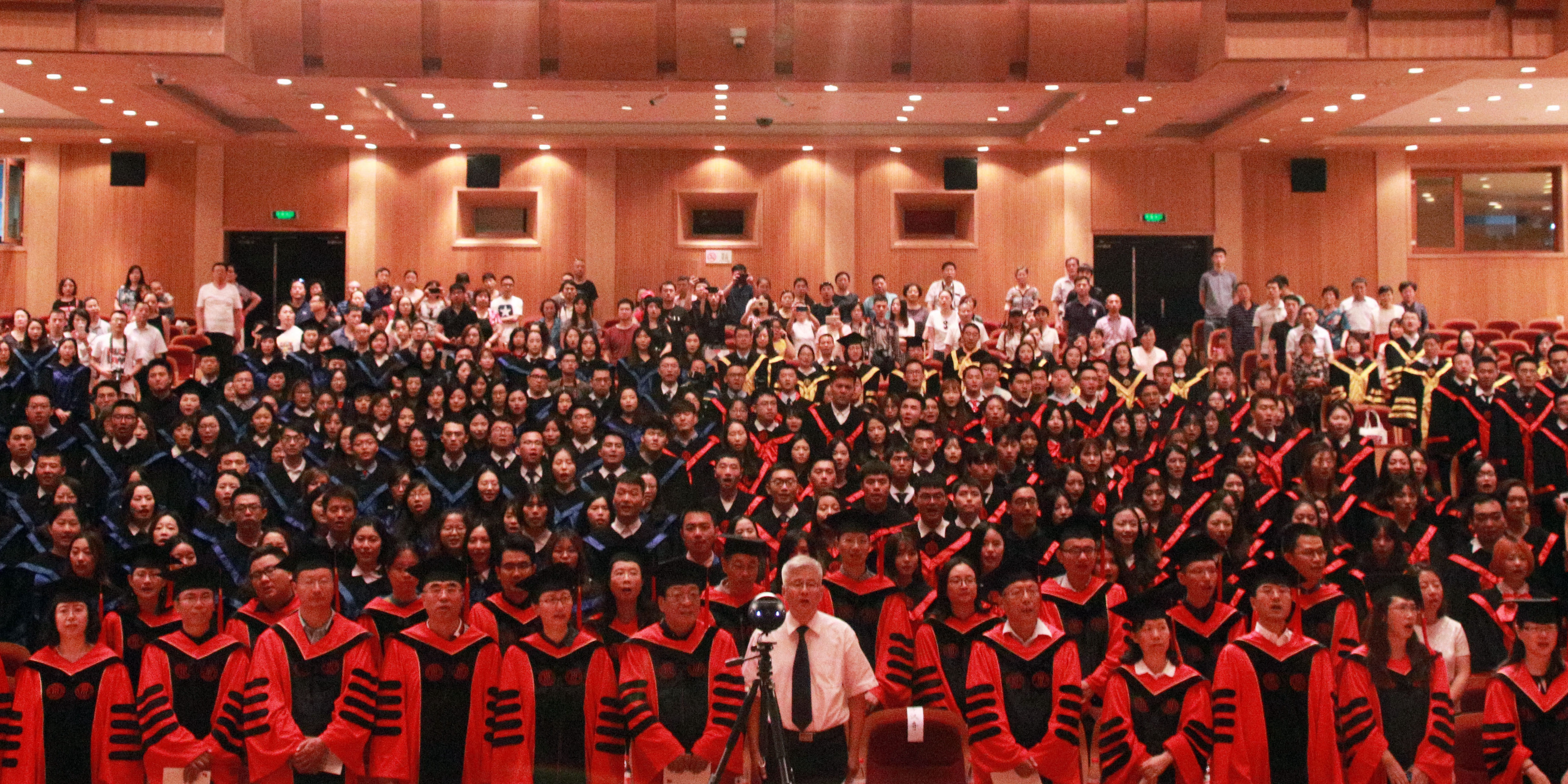 人大杏盛2018年学位授予仪式暨毕业典礼举行