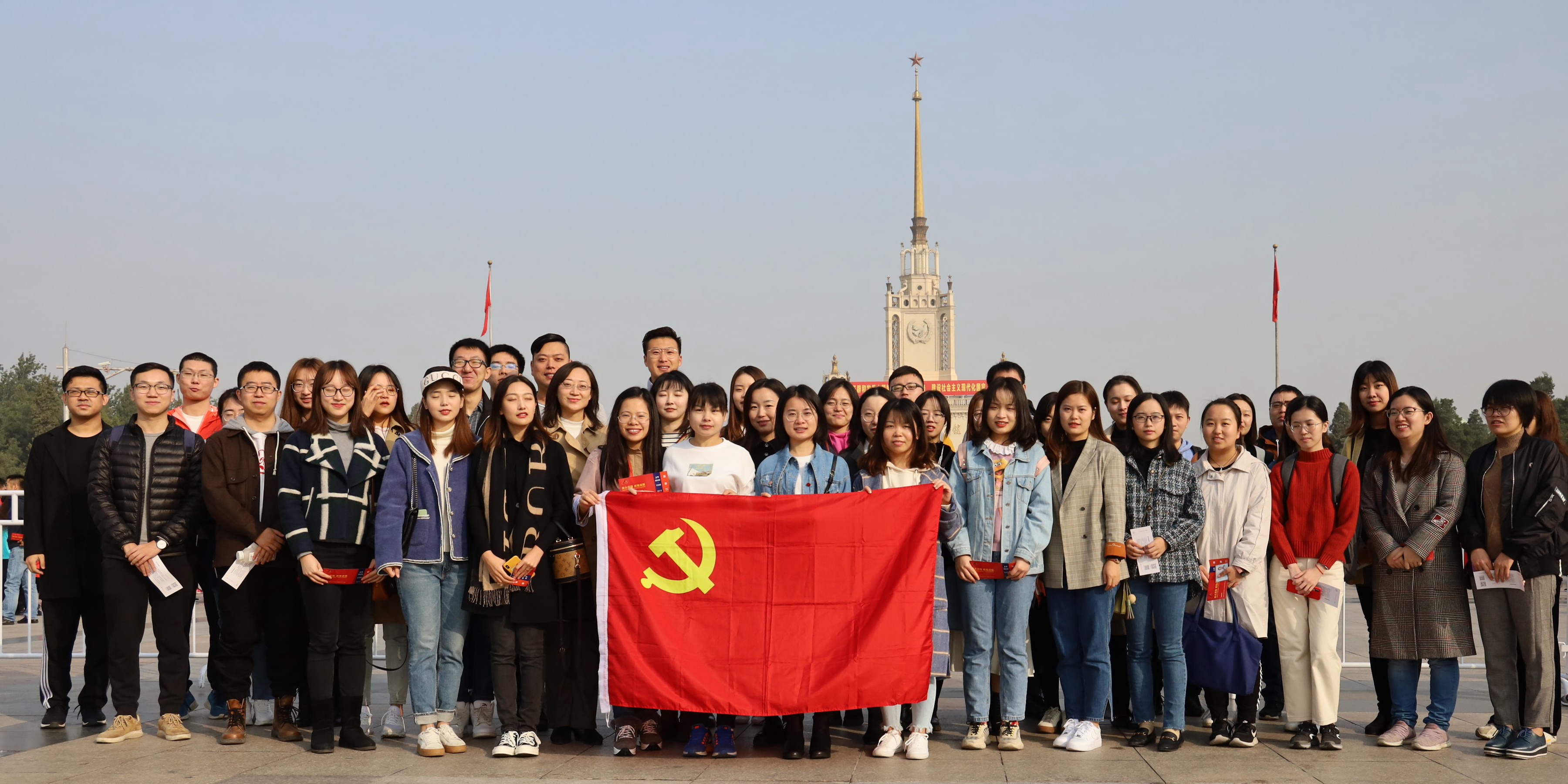 伟大历程 辉煌成就丨人大杏盛师生党员参观“庆祝中华人民共和国成立70周年大型成就展”