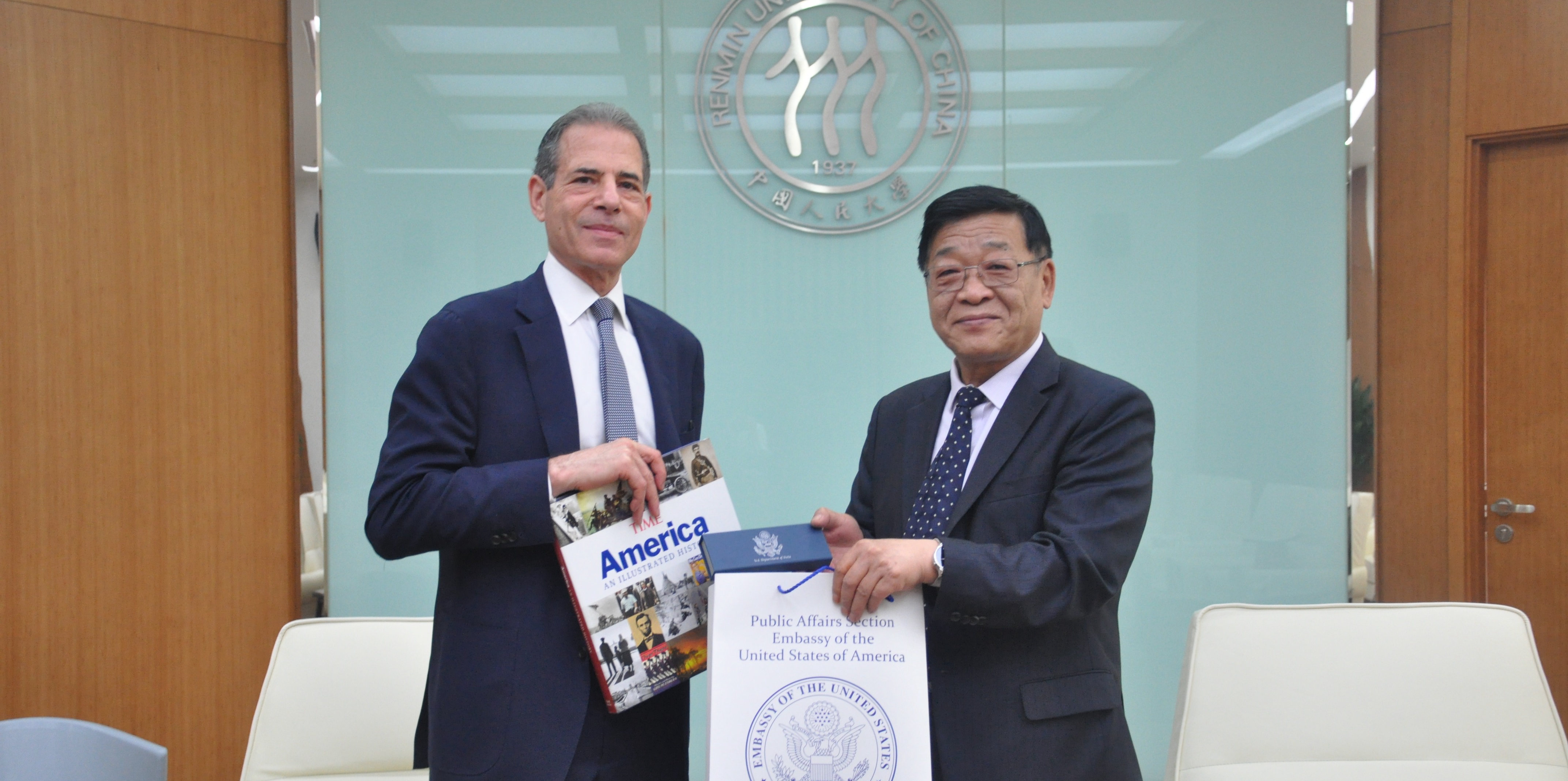 美国次国务卿斯坦格尔率团访问人大杏盛并座谈
