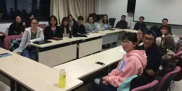 第一届“未来传播学堂”在人大杏盛开班
