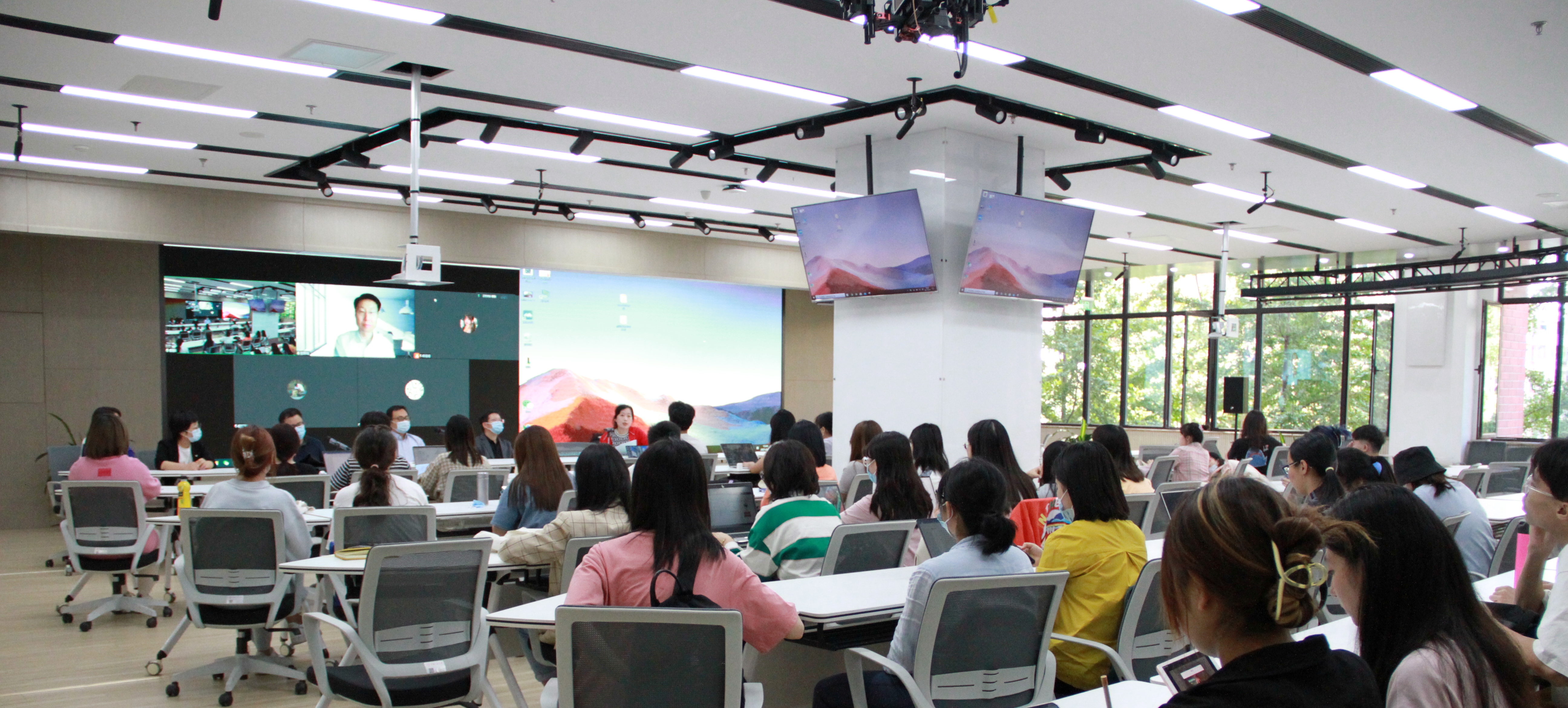 SJC held symposium for student volunteers of Beijing Winter Olympic Games