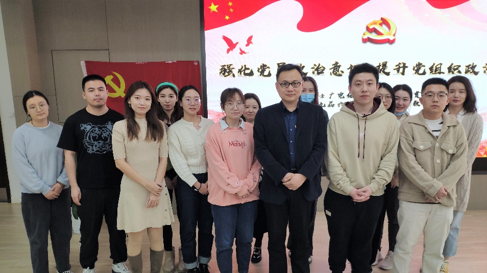 博士生广电传经党支部开展学习教育活动