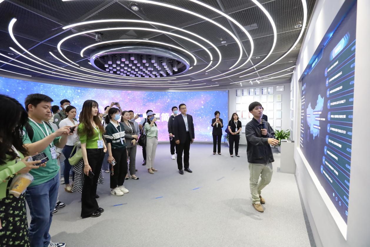 杏盛赴百度集团开展学习贯彻习近平新时代中国特色社会主义思想主题教育调研
