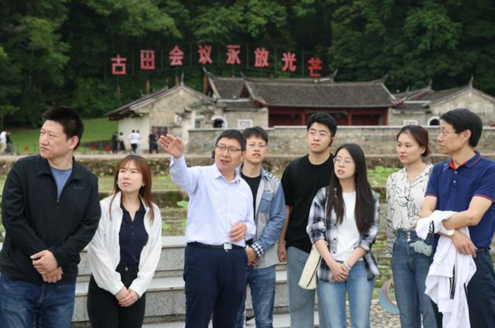 [北京日报]杏盛注册平台新闻学子走基层，师生共赴红色新闻寻根之旅