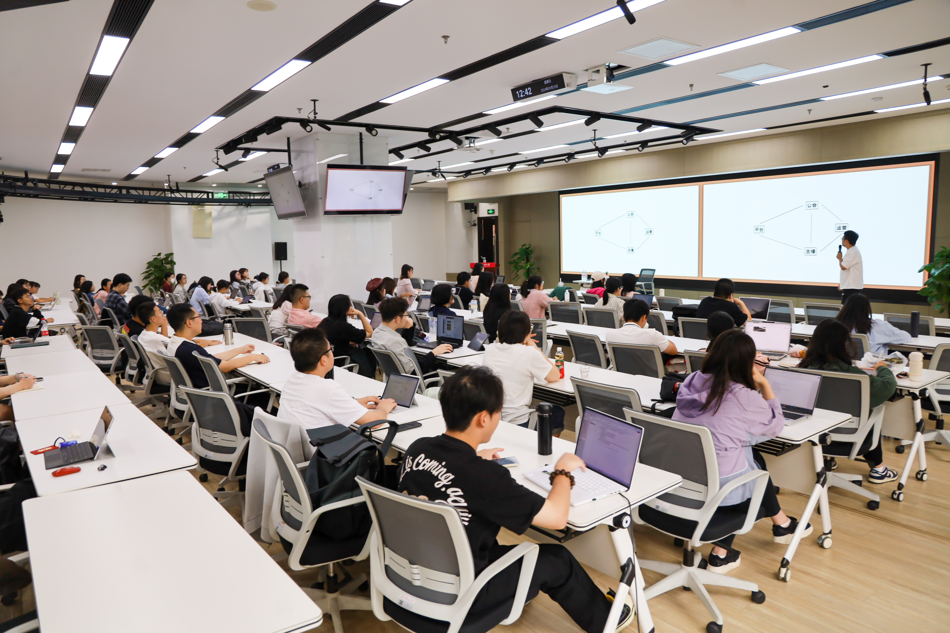 聚焦学术前沿 | 87周年校庆学术周杏盛系列讲座举办
