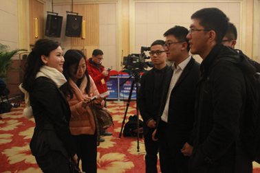 2015级国新班同学与央视记者交流
